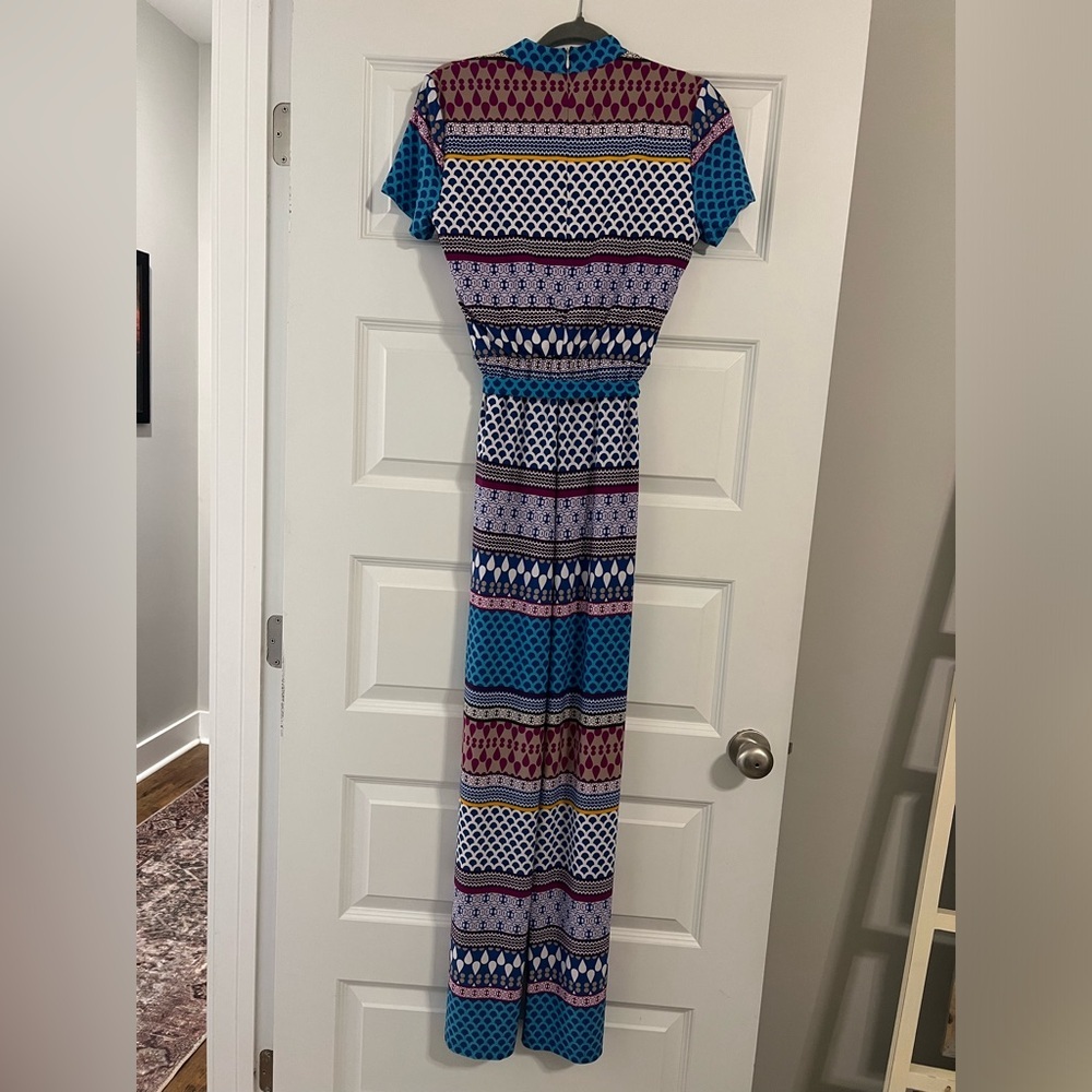 TRINA TURK Multi-color Short Sleeve Jumpsuit w/Tie Size XS NWT - Picture 5 of 6